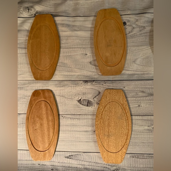 Steak plate with wooden platform ~ set of 4 - Picture 7 of 15